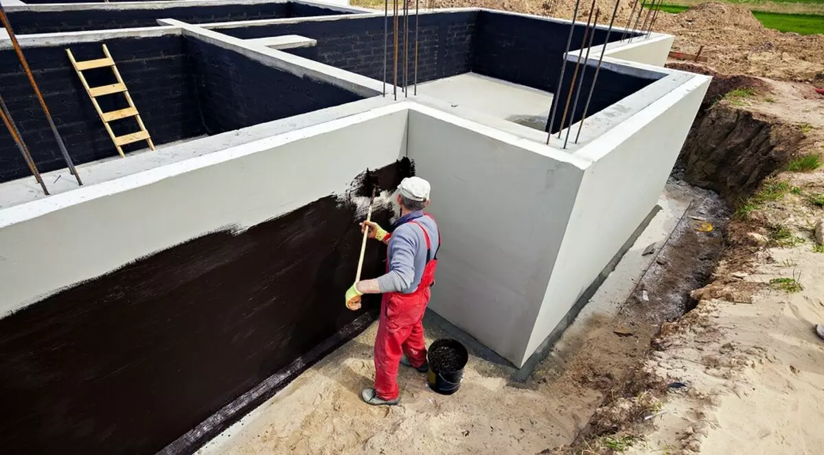 All about the waterproofing of the foundation with their own hands