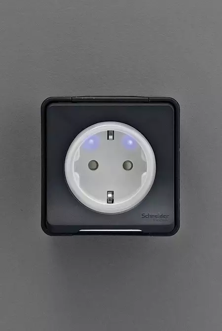 Bii o ṣe le yan ati fi awọn sockets fi awọn yipada ni awọn yara tutu 2137_9