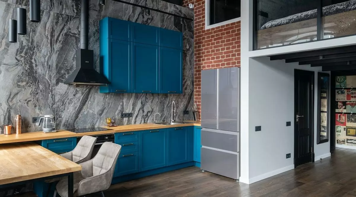 Pangsapuri Loft dengan Masakan Turquoise dan Bilik Tidur di Kaca Kaca
