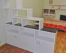 Quarto Zoning com um gabinete: Deliciosas ideias para diferentes tarefas 22657_10