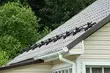 Hoe sneeuwstanders op het dak te installeren