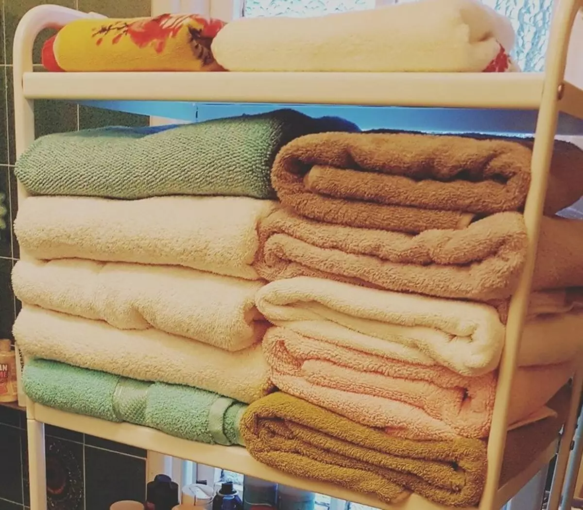 Сложенные полотенца шкаф