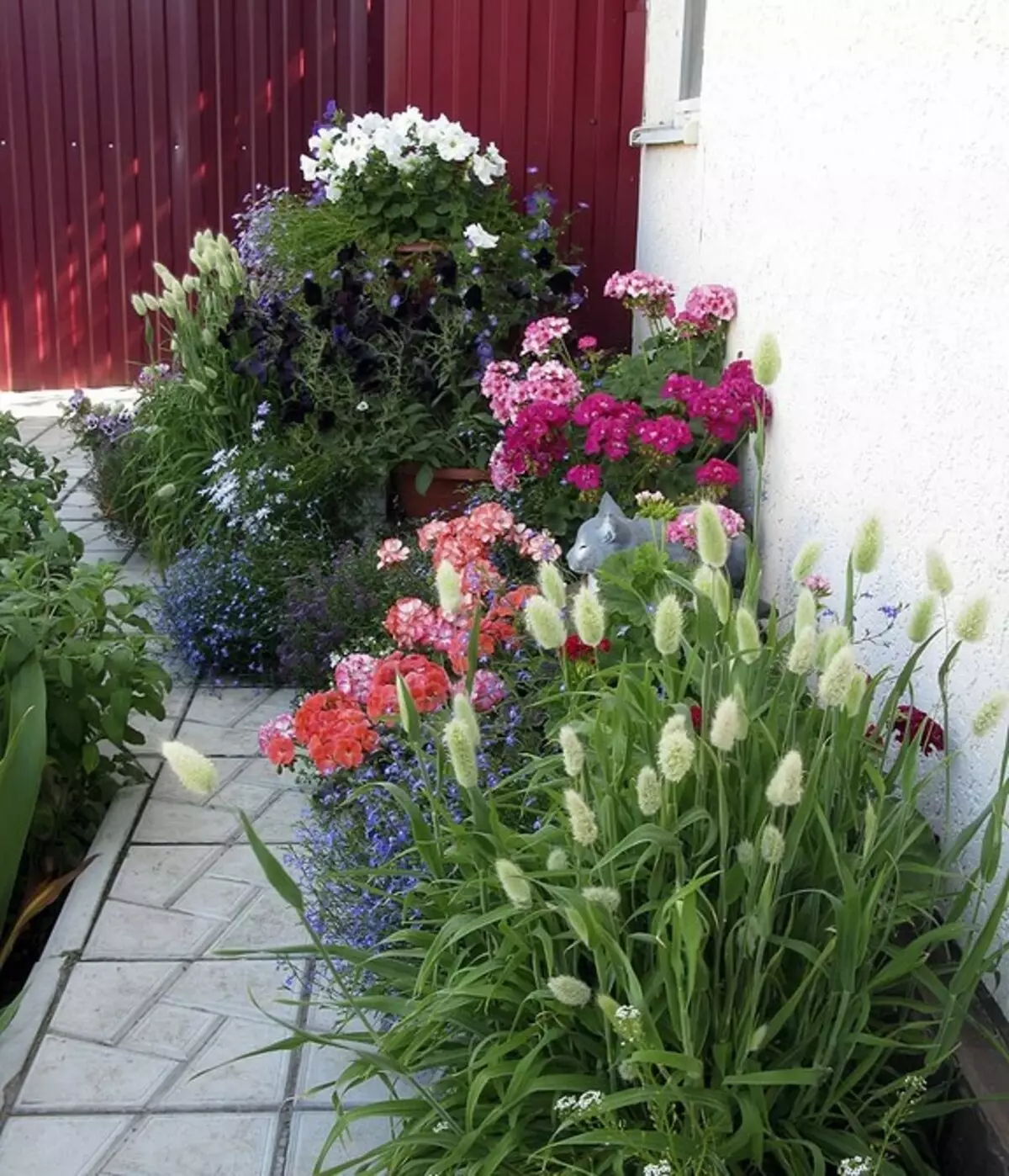 5 måter å ordne hagen med blomster i containere (først, det er enkelt) 2557_23