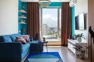 Blaue Farbe und Bergblick: Das Innere der Wohnung, die pausiert 2718_1