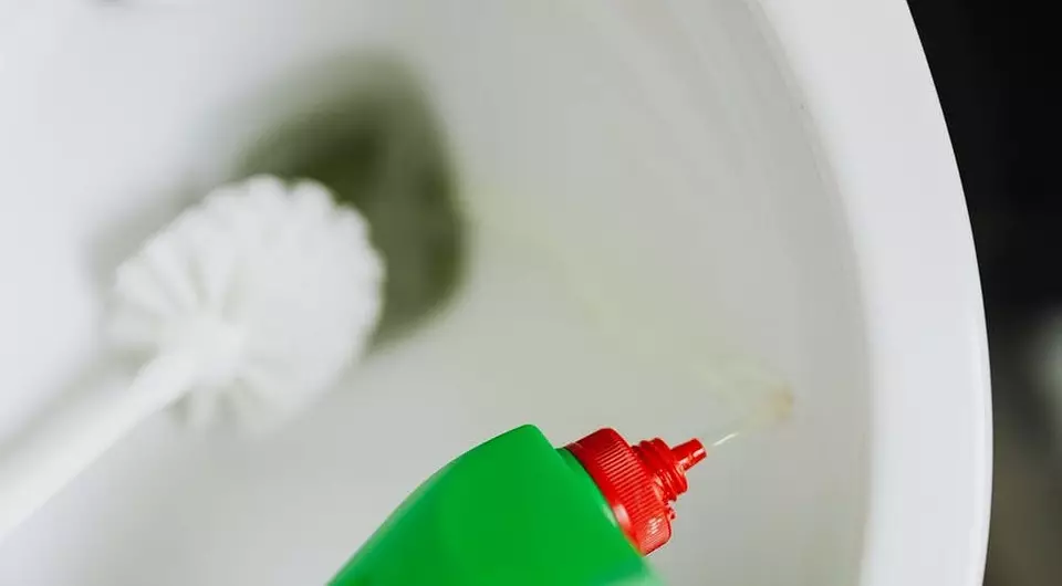 8 stvari v kopalnici, ki vedno pozabi očistiti 2727_3