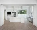 Cum de a aranja o bucătărie cu două ferestre: opțiuni de proiectare în funcție de planificare 2754_13