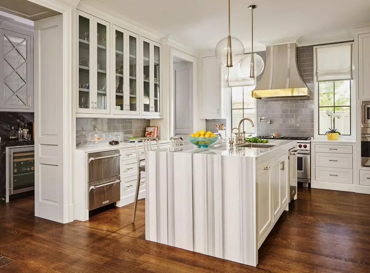 Cum de a aranja o bucătărie cu două ferestre: opțiuni de proiectare în funcție de planificare 2754_25