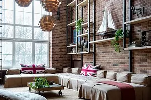 Hoe een landhuis in Loft Style te regelen: tips en 3 echte voorbeelden van ontwerpers 2766_1