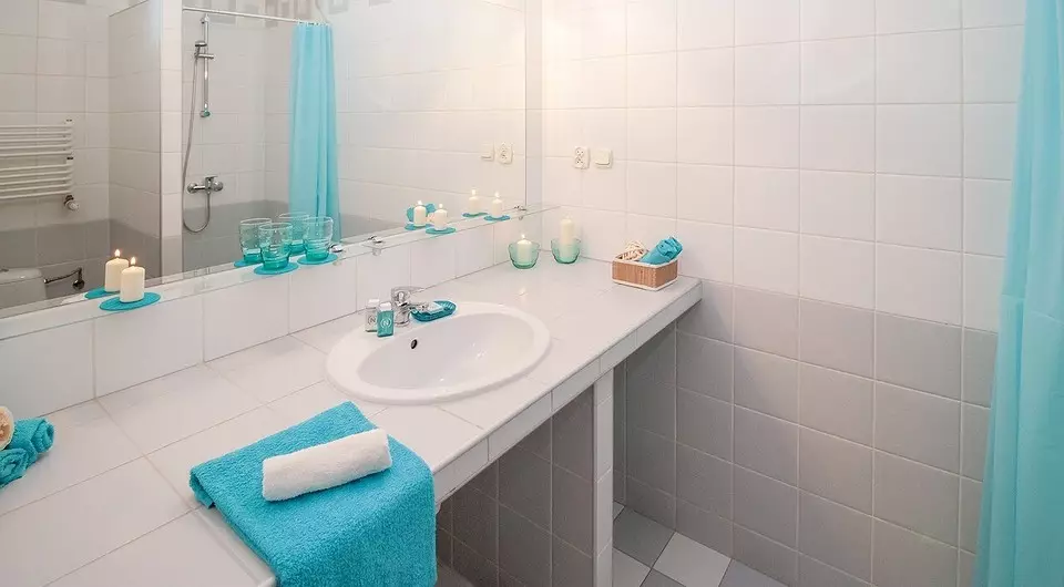Cara nglukis jubin ing kamar mandi nganggo tangan sampeyan dhewe: instruksi ing 3 tahap 28645_10