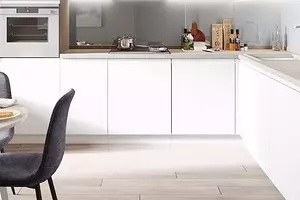 Welche Tischplatte für weiße Küche wählen kann: 4 Universalfarben und 6 beliebte Materialien 28937_1