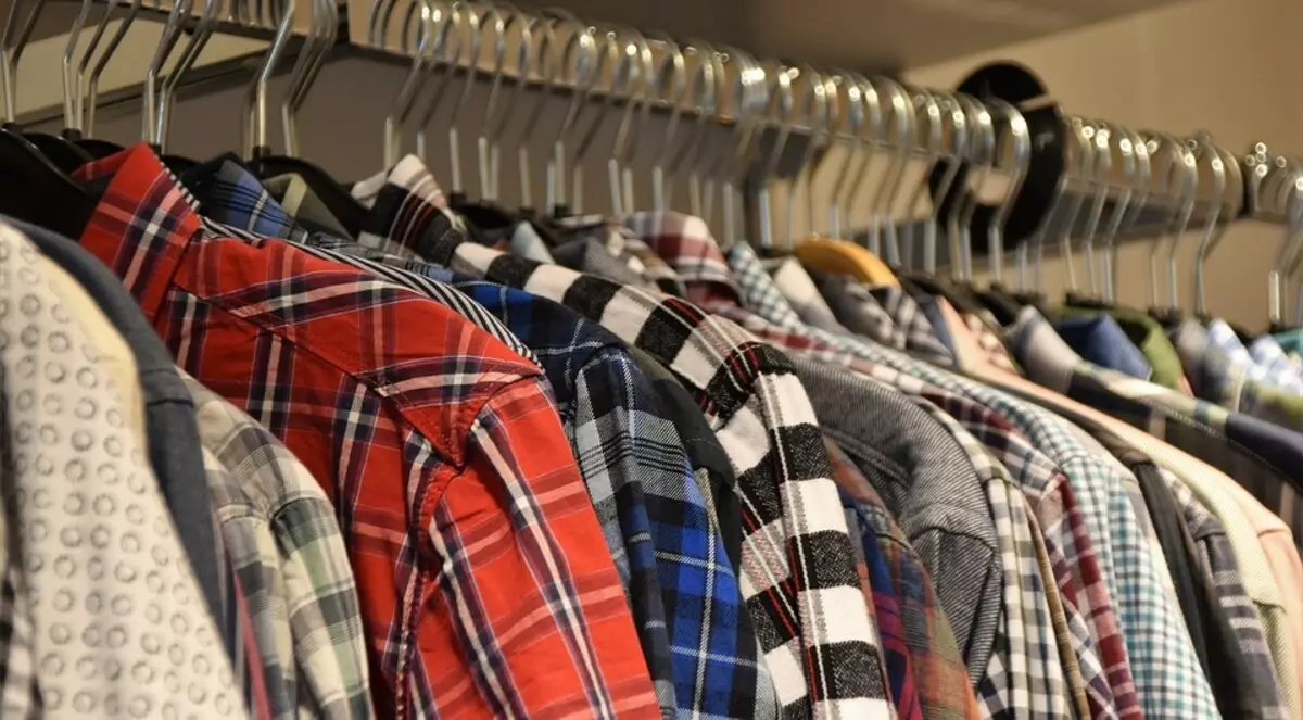 8 Napake za shranjevanje v omari, ki pokvarijo vaša oblačila 2919_8