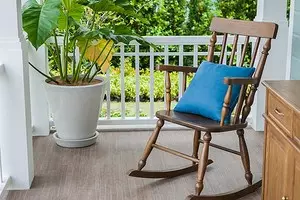 5 funkcinės idėjos tiems, kurie nori aprūpinti verandą naudai 2933_1