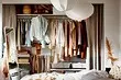 6 Pilihan untuk mengatur almari pakaian di sebuah apartmen kecil