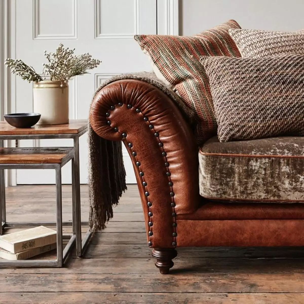 Sala de estar en marrón: Desmontamos las características de los tonos naturales y las texturas naturales. 2963_94