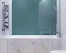 Зәңгәр ванна бүлмәсенең мода дизайны: Без күләгәләрне, текстураларны һәм материалларны сайлыйбыз 3036_107