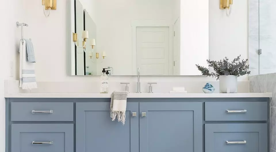 Modig design av ett blått badrum: Vi väljer nyanser, texturer och material