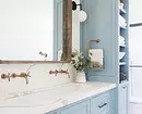 Көк ванна бөлмесінің сәнді дизайны: Біз реңктер, текстуралар мен материалдарды таңдаймыз 3036_76