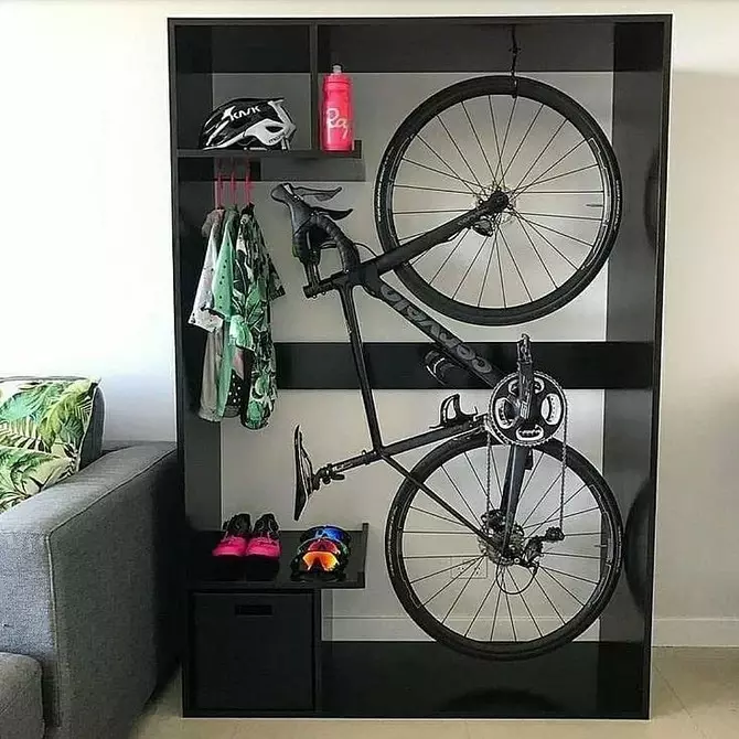 Bicycle, tires and cans with pickles: Ideas for storing 5 things you want to remove from the balcony 3045_10
