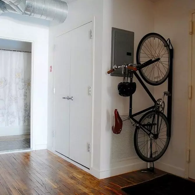 Bicycle, tires and cans with pickles: Ideas for storing 5 things you want to remove from the balcony 3045_9