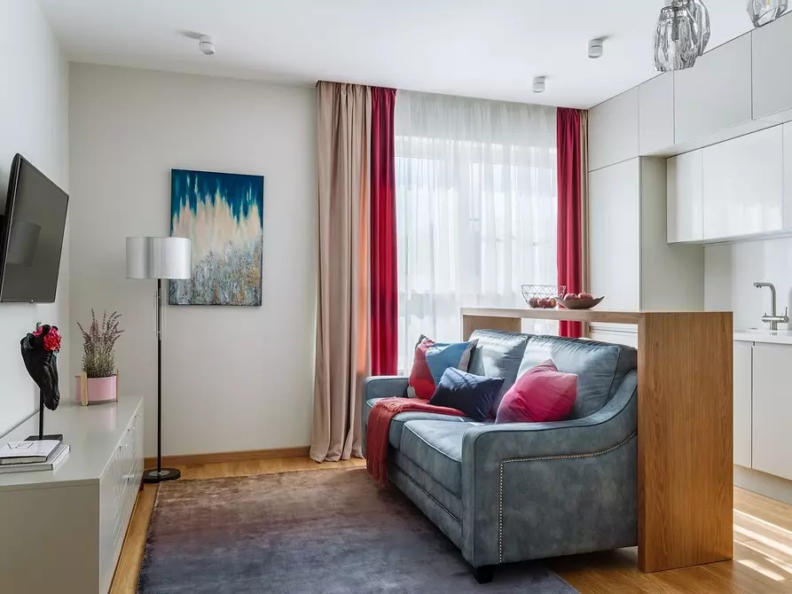 Kamar tidur hejo, kamar mandi hideung sareng raspberry: apartemen di Moscow, dimana seueur warna 3057_36