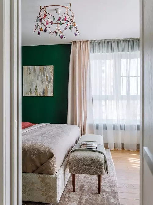Kamar tidur hejo, kamar mandi hideung sareng raspberry: apartemen di Moscow, dimana seueur warna 3057_48