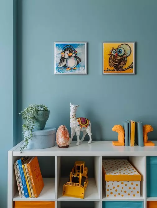 Chambre verte, bleu bleu et salle de bain de framboise: appartement à Moscou, dans lequel beaucoup de couleurs 3057_54