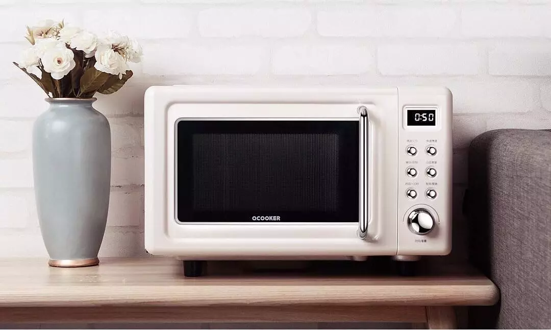 Dimana nempatkeun gelombang mikro di dapur: 9 pilihan sareng tips anu mangpaat 31208_55