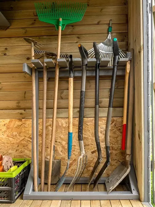 Como almacenar ferramentas de xardín para que non ocupen moito espazo: 7 xeitos e exemplos 3132_15