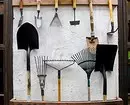 Как да съхранявате градински инструменти, така че те да не заемат много място: 7 пътища и примери 3132_23