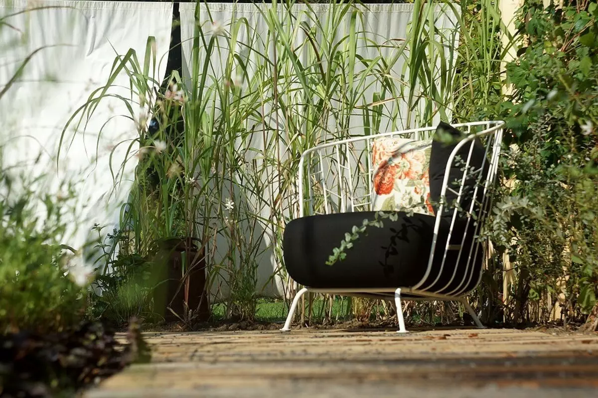 Hoe om vinnig tuinmeubels skoon te maak: 7 wenke en minimum koste 3167_13