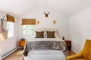 Designul dormitorului în casa de țară: face un interior elegant fără buget 3285_1