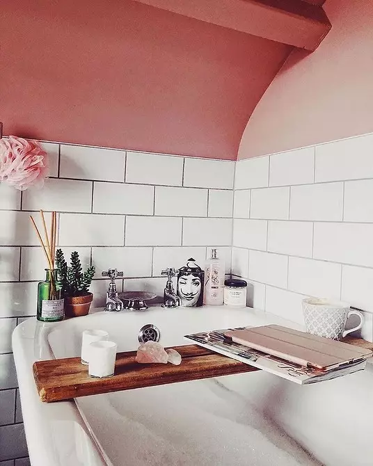Nós decoramos o design do banheiro rosa para que o interior pareça apropriado e elegante 3297_13