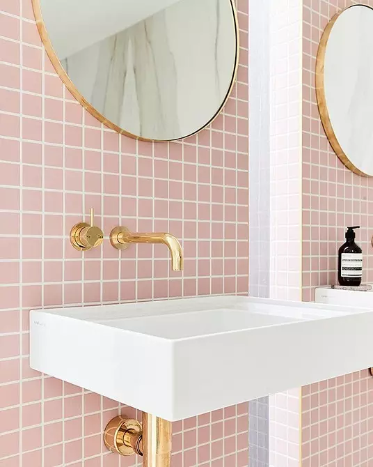 Vi dekorerer utformingen av det rosa badet slik at interiøret ser passende og stilig ut 3297_139