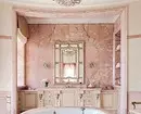 Vi dekorerer utformingen av det rosa badet slik at interiøret ser passende og stilig ut 3297_17