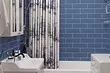 趨勢設計藍浴室：適當的完成，選擇顏色和組合