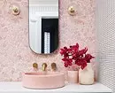 우리는 인테리어가 적절하고 세련된 것처럼 보이도록 핑크 욕실의 디자인을 장식합니다. 3297_68