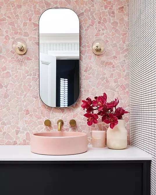 Vi dekorerer utformingen av det rosa badet slik at interiøret ser passende og stilig ut 3297_79