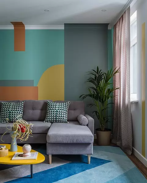 Gaya Skandinavia sing ora biasa: apartemen ing Moskow kanthi obyek seni lan blok warna 3308_4