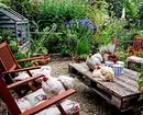 8 буџетских идеја за организовање удобне и удобне софе у башти 3312_17