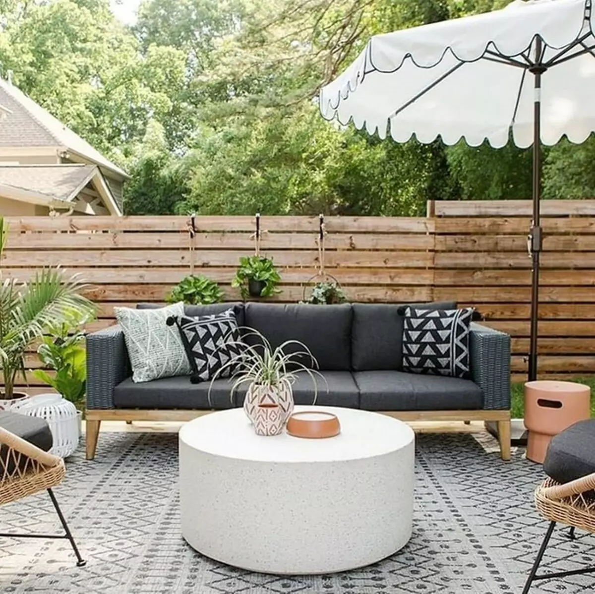 8 budget ideas for organizing a comfortable and comfortable sofa area in the garden 3312_35