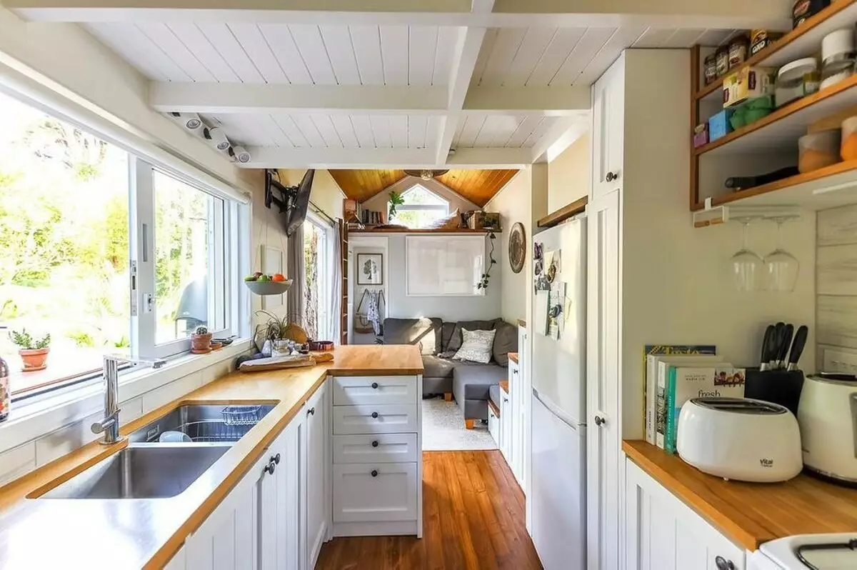 Тав тухтай, загварлаг жижиг гал тогооны өрөөний байшинд зуслангийн байшинд зориулсан 5 чухал зөвлөмж 3320_105