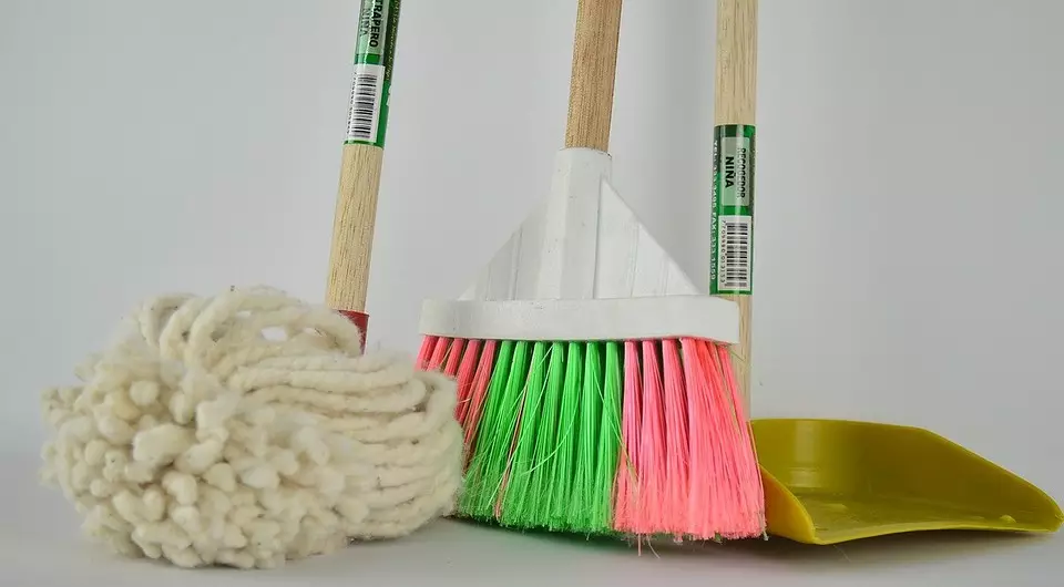7 прости начина да направите почистването не толкова изтощително, докато седите у дома 3371_11