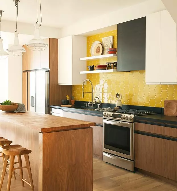 Ние изготвуваме внатрешност на жолта кујна: најдобри комбинации на бои и 84 фотографии 3585_102