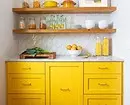Kami menyusun interior dapur kuning: kombinasi warna terbaik dan 84 foto 3585_103