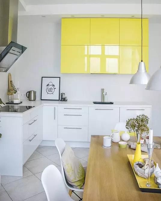 Ние изготвуваме внатрешност на жолта кујна: најдобри комбинации на бои и 84 фотографии 3585_112