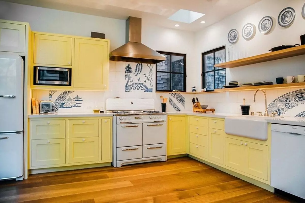 ہم پیلے رنگ کے باورچی خانے کا داخلہ اٹھاتے ہیں: بہترین رنگ کے مجموعے اور 84 تصاویر 3585_127