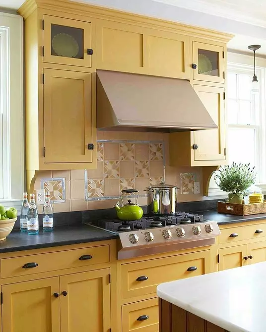 Vypracujeme interiér žluté kuchyně: nejlepší barevné kombinace a 84 fotek 3585_13