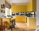 आम्ही पिवळ्या स्वयंपाकघरच्या आतील बाजूस काढतो: सर्वोत्तम रंग संयोजन आणि 84 फोटो 3585_28