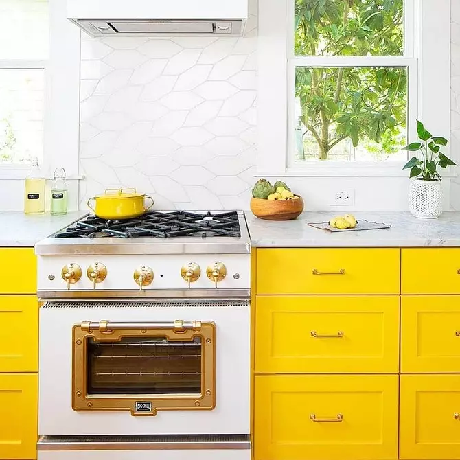 We stellen een interieur op van gele keuken: beste kleurencombinaties en 84 foto's 3585_36