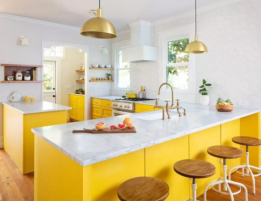 ہم پیلے رنگ کے باورچی خانے کا داخلہ اٹھاتے ہیں: بہترین رنگ کے مجموعے اور 84 تصاویر 3585_38